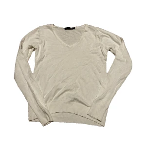 Vit tröja - Fin vit tröja, inga defekter💗