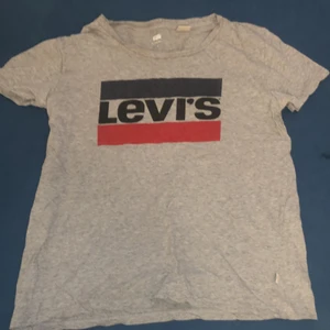 Levis tshirt  - En jätte fin levis t shirt för bara 50kr inte använt på länge 