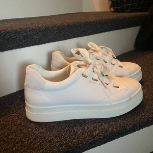 Gant Skor - Helt nya sneakers från Gant! I storlek 37 Köpta för 1349kr