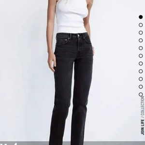  midrise zara jeans  - Säljer min zara jeans som tyvär är for små för mig. Dom är helt slutsålda på hemsidan och är i st. 34.