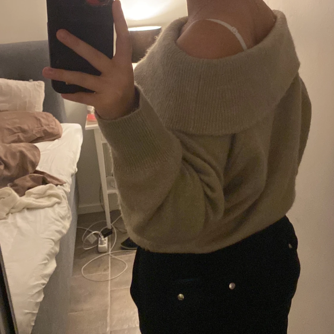 Stickad off shoulder tröja - 90