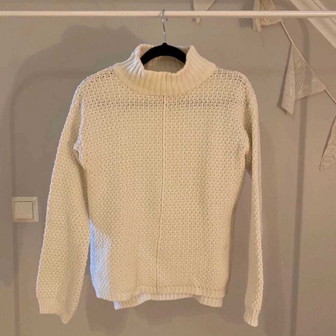 Stickad vit polotröja stl xs