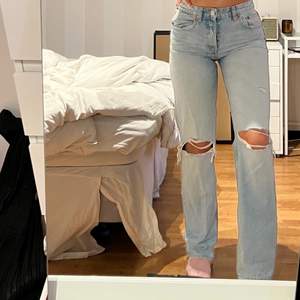 Jätte fina jeans men lite för små för mig! Köpta förra hösten, men endast används en gång💗perfekt längd på mig som e 168 och midwaist