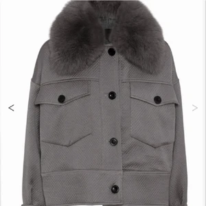 Meotine jacka - INTRESSEKOLL! På min Meotine jacka som är i fint skick❤️‍🔥Kontakta mig om du är intresserad eller vill ha egna bilder! BUD på 2200! 💕