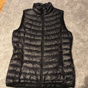 Everest väst - Fin väst från Everest i nyskick