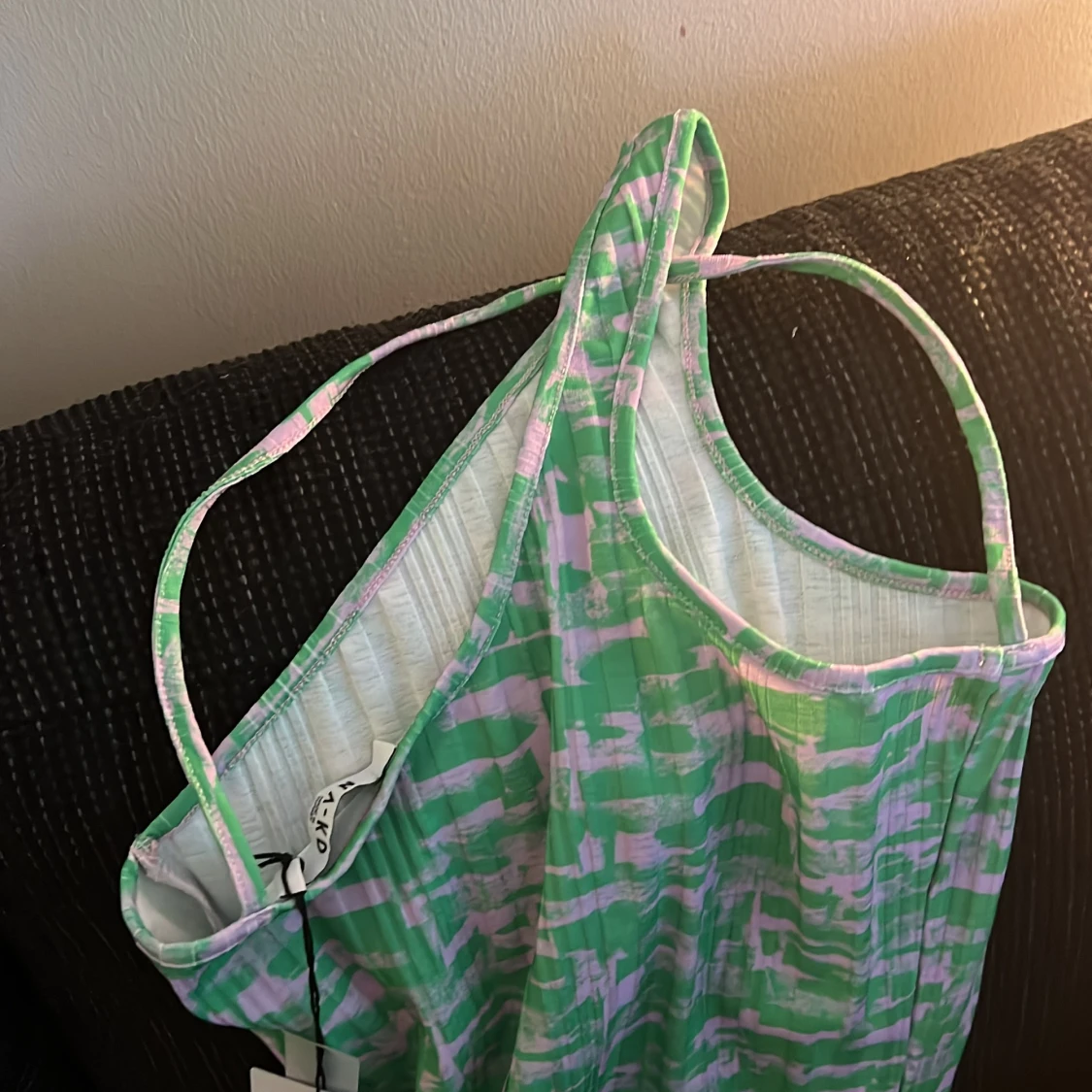 Splitter ny NA-KD klänning - 91