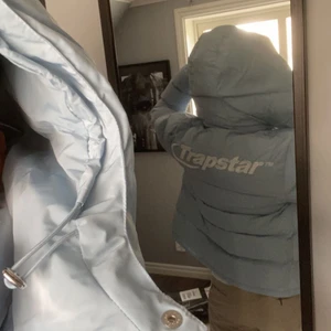 Trapstar jacka - kollar intresset på den senaste trapstar jackan jag köpte i dropp helt ny med tags och allt är du intresserad av att köpa så kom pm 🤝