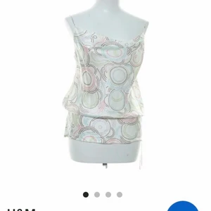 Mönstrat linne - Snyggt mönstrat linne som är snyggt till fest! Köpt från sellpy och aldrig använt av mig eftersom det var för stort för mig som vanligtvis har S