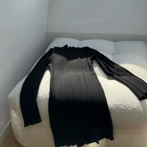 klänning från nakd - storlek s! använd en gång, som ny! frakt på 66kr tillkommer 