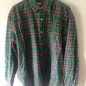 90tals Flannel skjorta av Tommy Hilfiger storlek xl fint skick