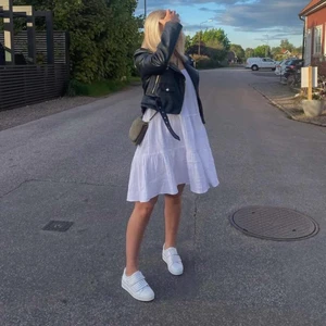 Vita sneakers - Vita skor från K.Cobler i nyskick, endast testade!! Inte mina bilder, skriv för egna!