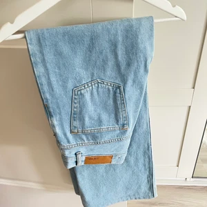 Wide leg jeans - Säljer mina jeans från junkyard, har bara testat de! Dessutom har jag sytt upp de 1-2 centimeter då de är ganska långa 