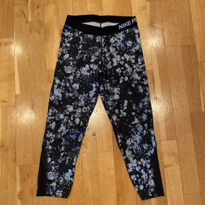 Nike Pro Träningstights - Nike Pro Dri-fit storlek M, i bra skick. 