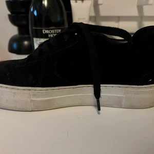 Arigato skor  - Säljer nu mina Axel Arigato skor. Dem går att putsa upp mer och dem har släppt lite i sulan men inget som märks. (Kan gå ner i pris) 