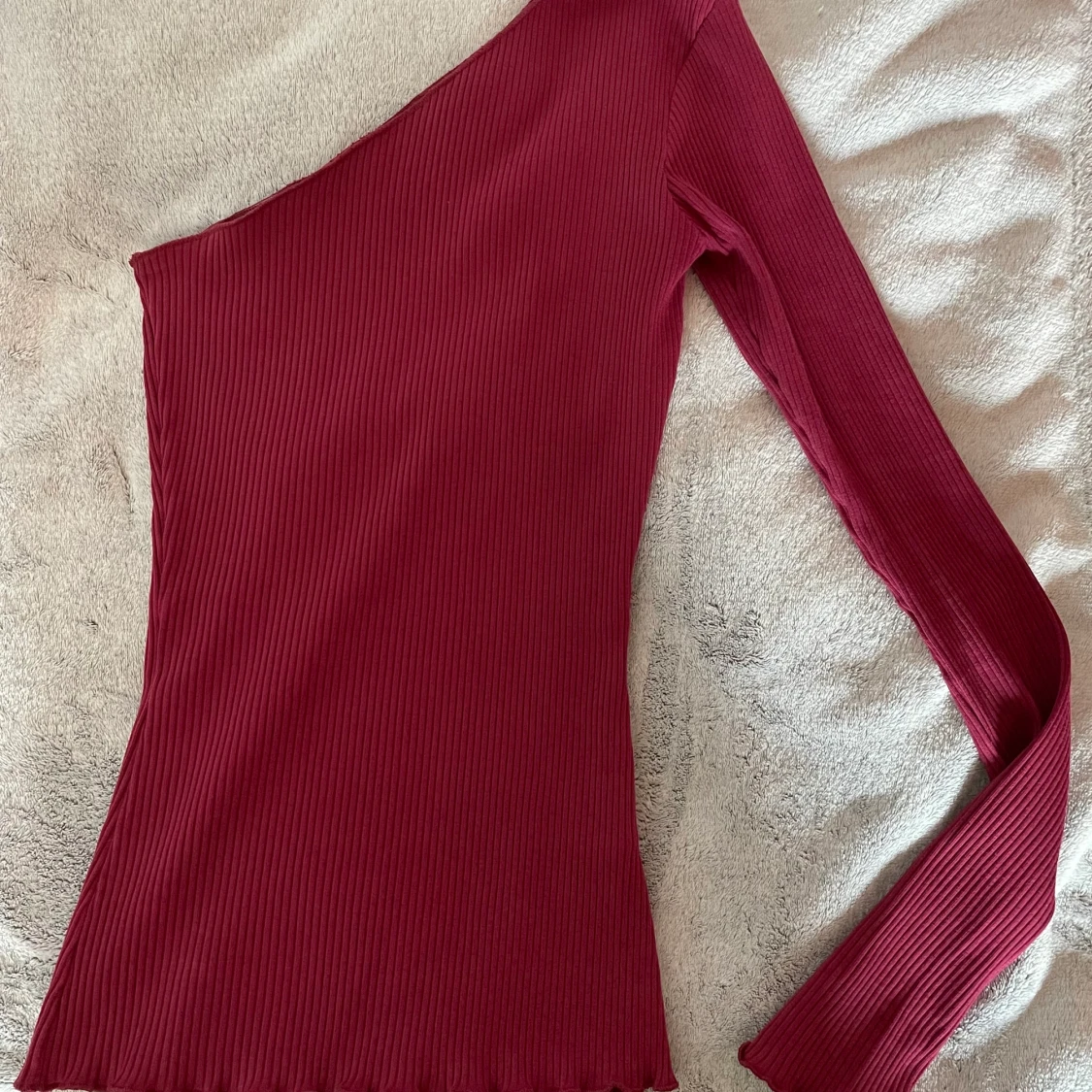 Lila one-shoulder topp från na-kd  - 91