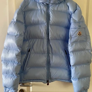 Moncler maya - Moncler maya med nfc tag, perfekt inför hösten, kom privat för fler bilder om det önskas!