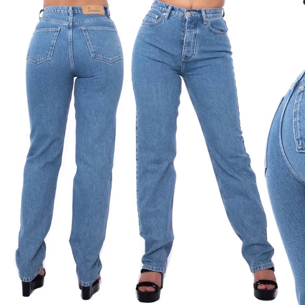 A-Dsgn jeans i strl xxs. Säljes då de inte används, samt lite väl för långa för mig i benen! De är använda ett fåtal gånger så som nya! 😊😊  Bilderna är tagna från A-DSGN Instagram @adsgn_official . Jeans & Byxor.