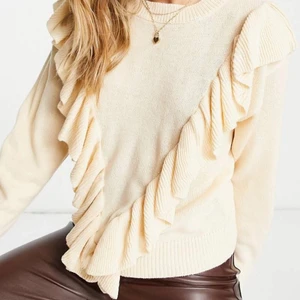 Stickad tröja  - Helt ny tröja som jag glömt lämna tillbaka pågrund av fel storlek. Nypris 359kr säljer gör 250kr