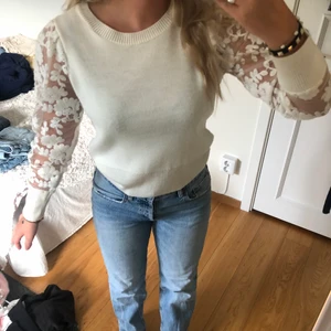 Snygg topp - En vit snygg topp med spetsditaljer