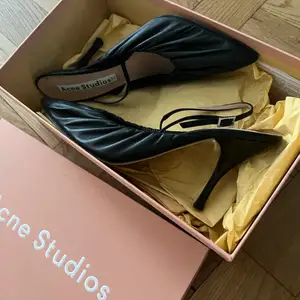 Super hot pointy acne shoes , super nice, but too big for me . 