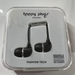Hörlurar  - Svarta marmor hörlurar från Happy Plugs🌸 40kr + frakt