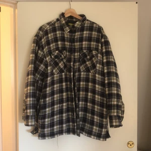 Flanell jacka - Snygg flanell jacka i super skick! Köpt second hand 