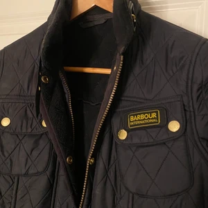 Barbour jacka - Nyskick barbour jacka Stor i storlek