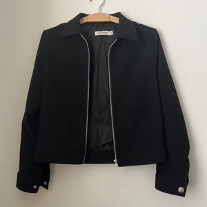 Jacka från Carin Wester - Samfraktar gärna :) Kan mötas upp i Sthlm!                       Pruta om något känns för dyrt!