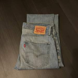 Snygga vintage Levi’s 511 ljusblå tvätt. 