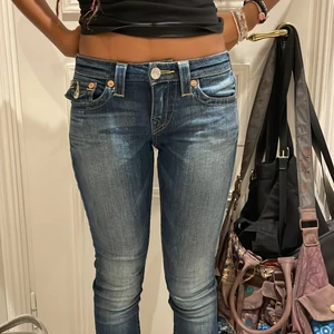 True religon jeans  - Äkta true religon jeans! Sp snygga och super bra passform. Nästan aldrig andvända av mig eller den förra ägaren. Jqag köpte dem här på plick för 750kr ❤️💋