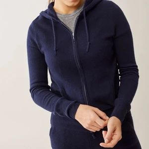 SÖKER SOFT GOAT KOFTA - ❗️SÖKER❗️jag söker en soft goat kofta för billigt pris! Alla färger är av intresse! det gör inget om den har hål fläckar eller är nopprig! Max 500kr!!