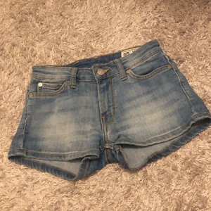Jeans shorts  - Ljusblåa jeans shorts från crocker jeans. Nyskick, aldrig använda. Super sköna och mjuka. Finns i Nässjö💕