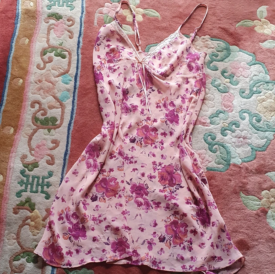 Super fin satin klänning 