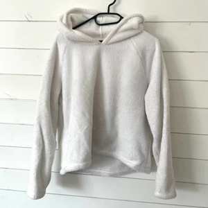 Fluffig tröja - Så fkn fluffig tröja från Gina Tricot i storlek S! Fint skick! 