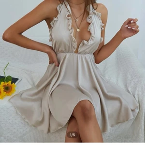 SHEIN klänning  - Oanvänd.