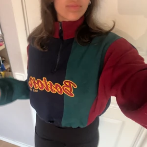 Urban outfitters sweatshirt - Köpt från Urban outfitters och endast använd ett fåtal gånger. Nypris ca 600kr  (Valde bara en fraktkostnad, skulle tro att den är mindre än det jag valt)