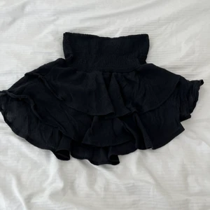 Svart volangkjol - Svart volangkjol från shein, bra skick