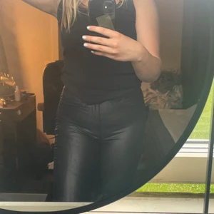 Skinnbyxa - Fina skinnbyxor från only, inte mkt använda alls , strl 34 men väldigt stretchiga så dom passar från 34-36 ev 38