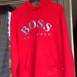 Hugo Boss - Hej! Säljer min Hugo boss tröja i storlek M! Den är i riktigt bra skick! Hör av er för fler bilder mvh 