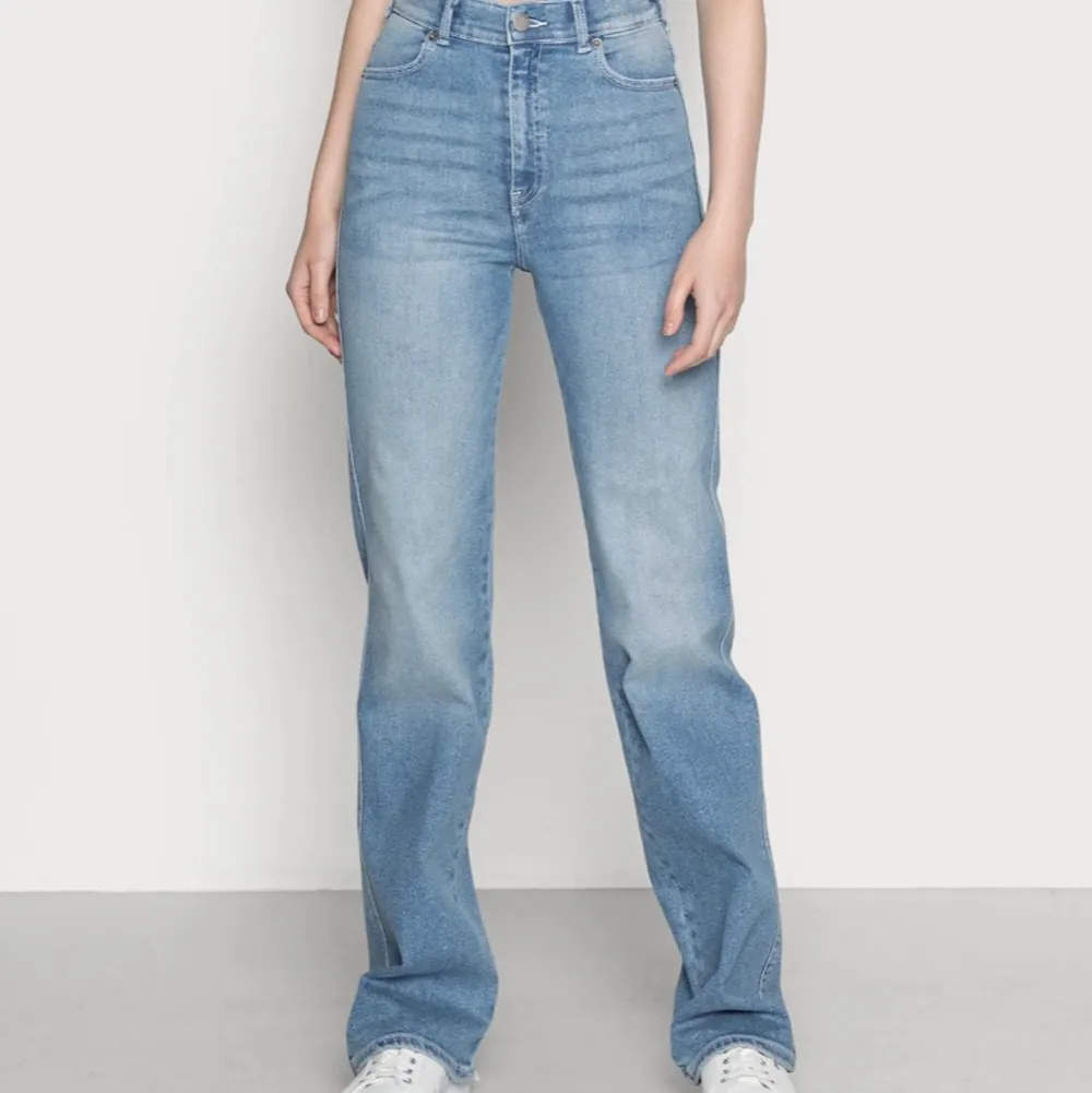 Jeans från dr denim i storlek M 32. Aldrig använd endast provade. Köpare står för frakt.. Jeans & Byxor.