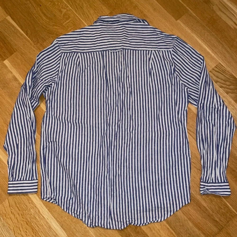 Blåvit randig skjorta från Resteröds, använd ett fåtal gånger. . Skjortor.