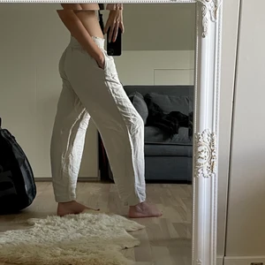 Linnebyxa - Byxor från H&M köpta förra året, säljer eftersom jag tycker de är för korta på mig, jag är 175cm. 