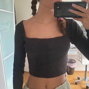 brun topp - Jätte fin mörkbrun topp, bra skick. Xs/s💗