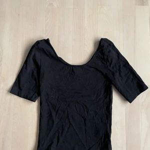 Svart t-shirt - Stl: XS Pris: 25 kr 
