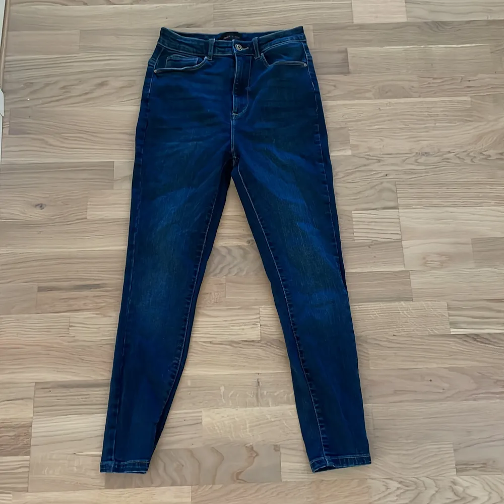 ONLYxYOU  blue denim storlek 28/30. Jeans & Byxor.