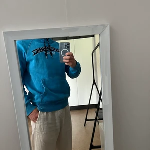 Vintage hoodie  - Vintage peak performance hoddie i färgen ljusblå, storlek M 