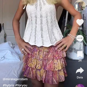 zara kjol s - Kollar intresset på min kjol fråga zara, osäker på om jag vill sälja men kan sälja för ett bra bud. egne bilder kan fås vid intresse. Den är använd 3 gånger och hel, storlek S. Skriv om ni har några frågor 💕💕💕. Pris kan diskuteras 😁 HELT SLUTSÅLD ÖVERALLT