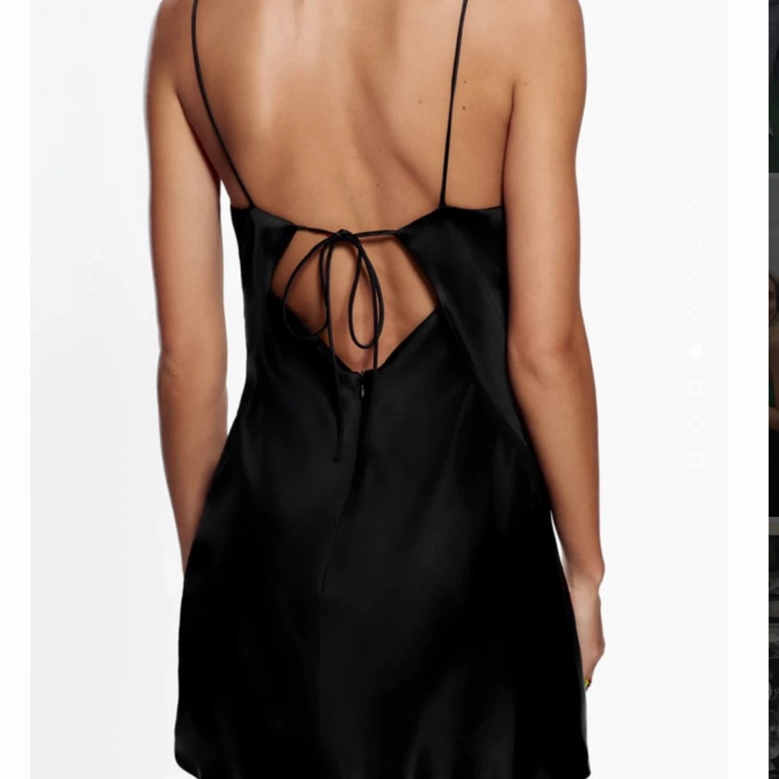 Slutsåld svart satinklänning från Zara - 90