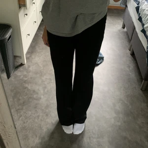 kostymbyxor - kostymbyxor från madlady i inprincip nyskick🫶🏻