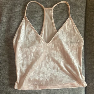 Rosa samet topp  - Söt topp som är köpt i New Yoel för några år sedan men aldrig använd. 💕